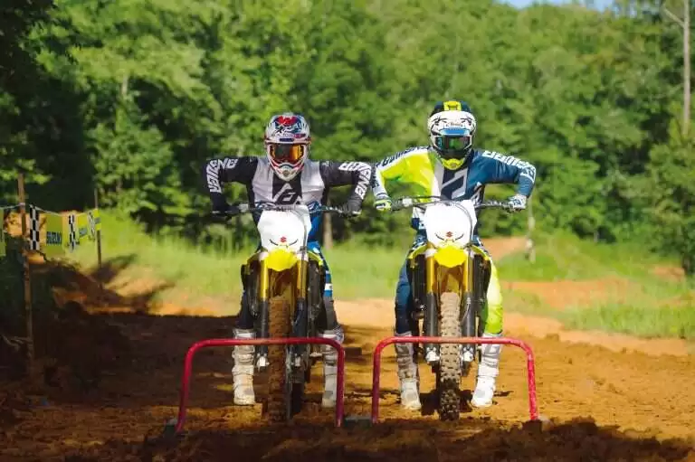 RM-Z450M1_action03-768x511