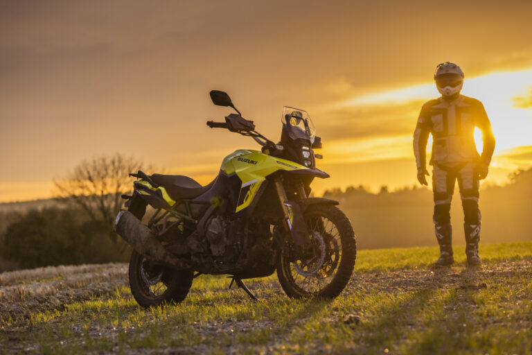 DL800DERCM3_action_135-768x512