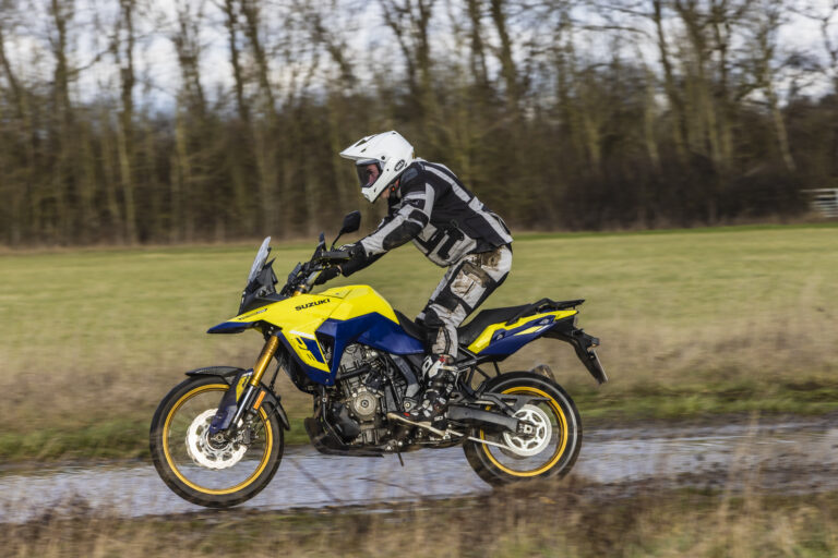 DL800DERCM3_action_57-768x512