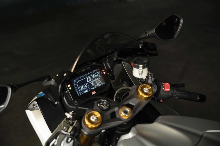 SUZUKI-RGSX-8750-768x512