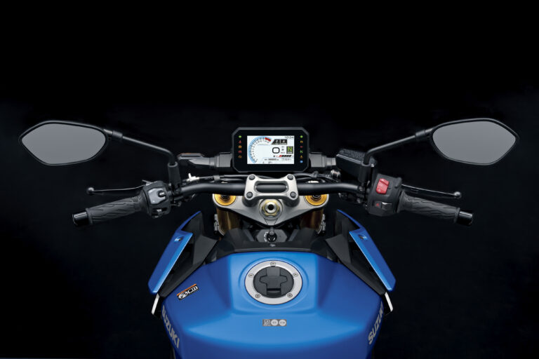 GSX-S1000M5_6CX_Cockpit_Day-768x512