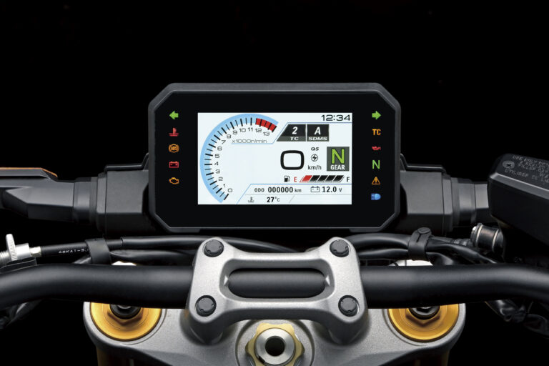GSX-S1000M5_Meter_Day-1-768x512