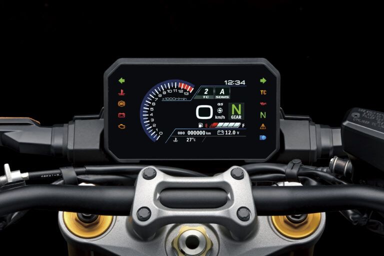 GSX-S1000M5_Meter_Night-1-768x512